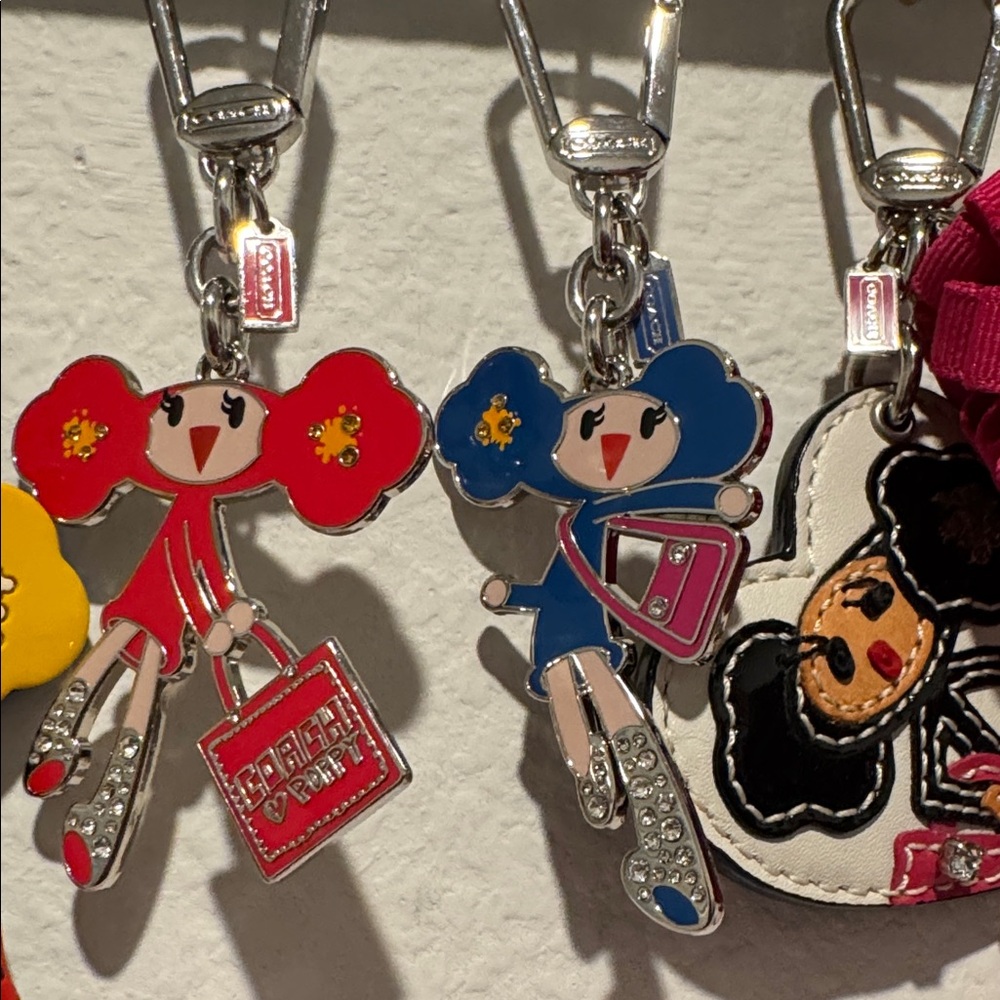 ‼️RARE!!!‼️🩷🖤💜💛❤️💙
Authentic Coach Keychains - Picture 4 of 5